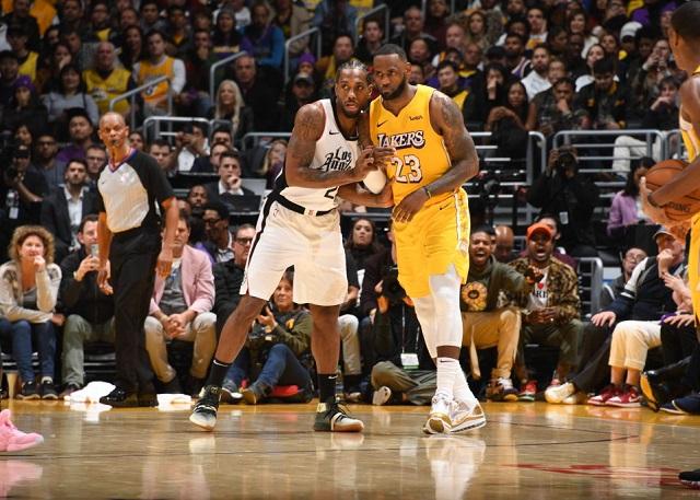 TA：巴萨上下都对梅西夜访诺坎普感到意外，他们无人参与此事（巴萨对梅西深夜现身诺坎普颇感意外，俱乐部未参与其中）