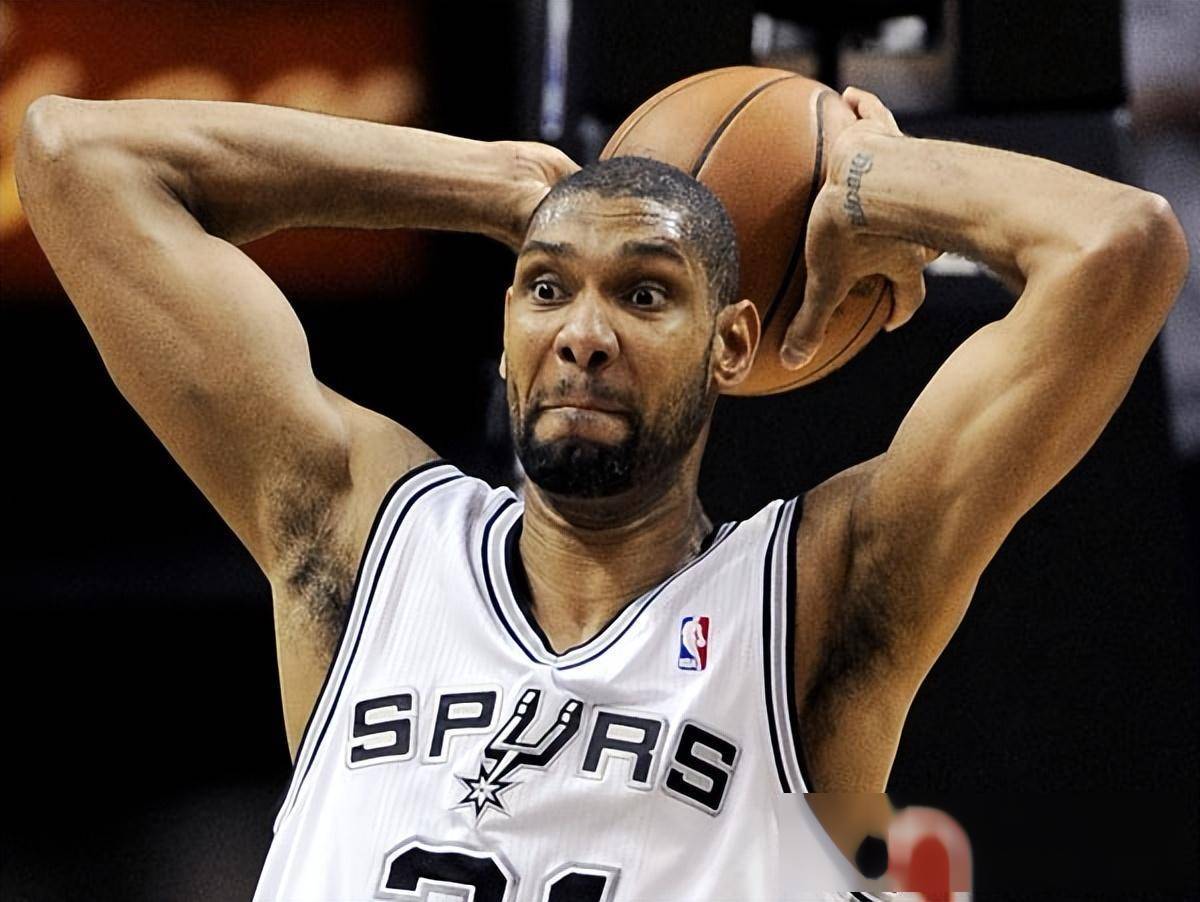 巴萨联赛大名单：什琴斯尼因肠胃炎未能入选，阿劳霍继续缺席（巴萨联赛名单出炉：什琴斯尼因肠胃炎落选，阿劳霍仍缺席）