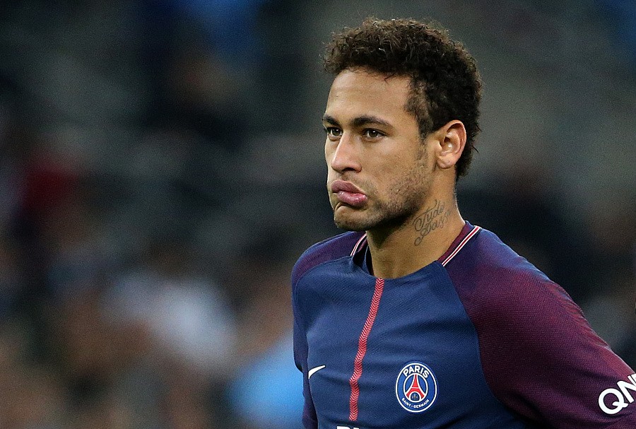 王飞获双料推广人奖，推动中国拳击发展，助力职业拳击繁荣。（王飞荣获双料推广人称号，助推中国拳击发展与职业拳击繁荣）