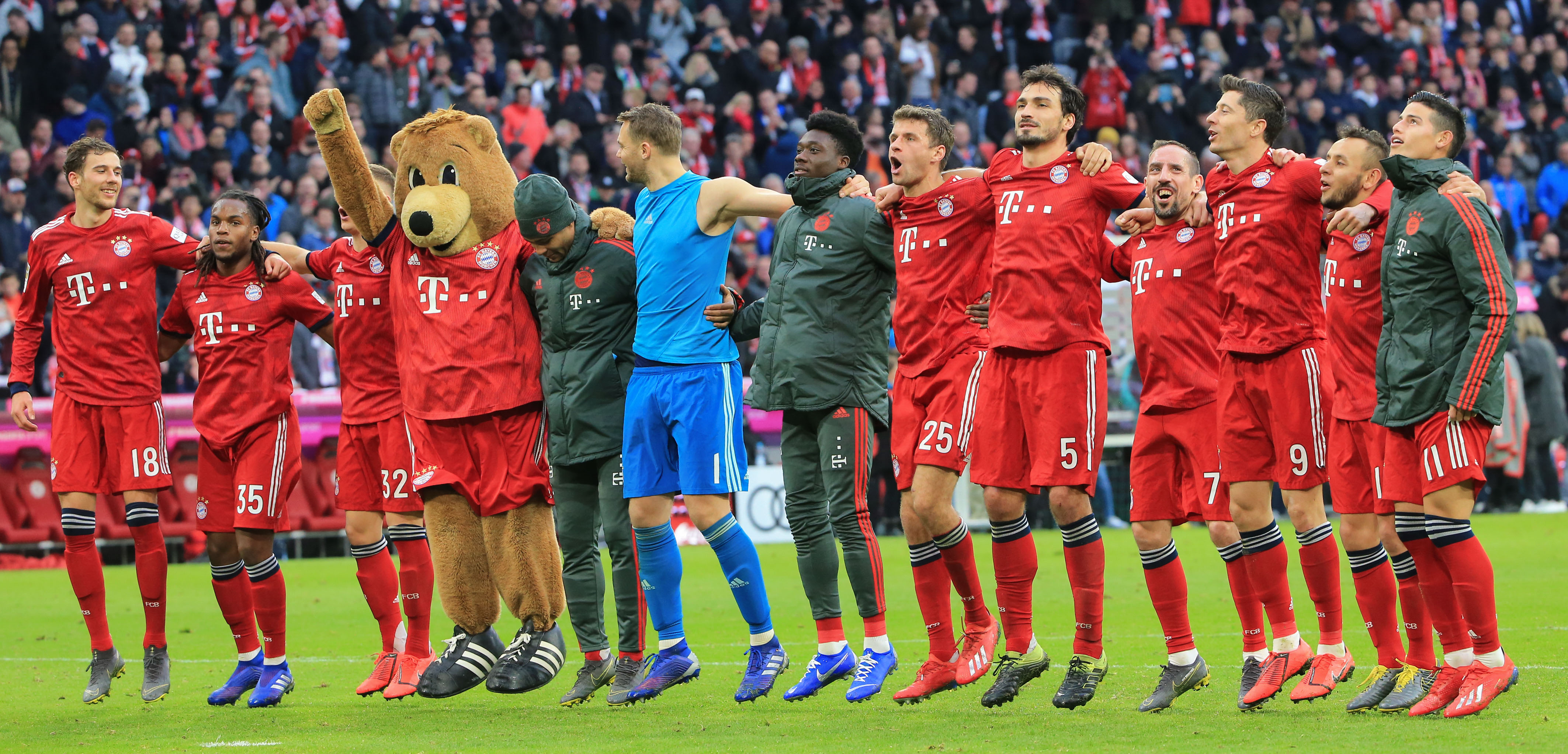 姆贝莫、阿马德和马兹拉维打完对伯恩茅斯之战就要离队。（与伯恩茅斯一战后，姆贝莫、阿马德与马兹拉维将离队）