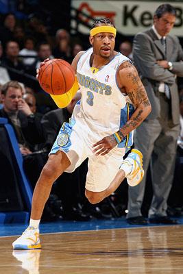 詹姆斯关键时刻稳住节奏（生死时刻詹姆斯掌控比赛节奏）