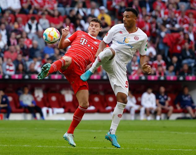 英超：曼联客场2-1击败莱斯特城（英超：曼联客场2-1力克莱斯特城）