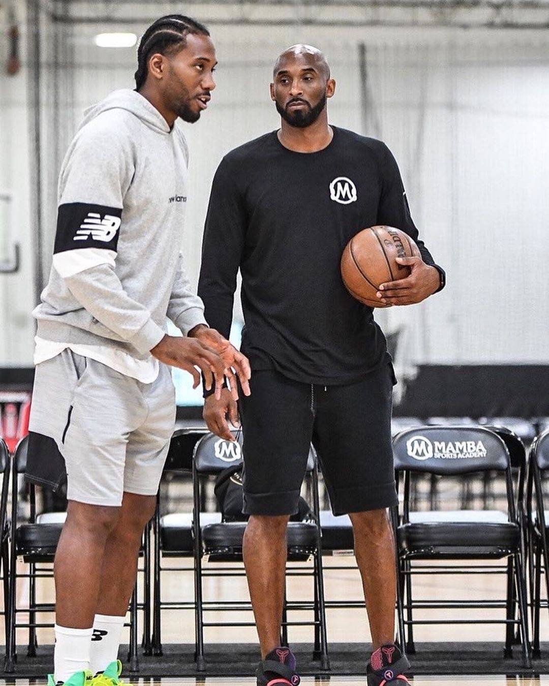 NBA交易市场动态：湖人完成签约,（NBA交易快讯：湖人官宣完成签约）