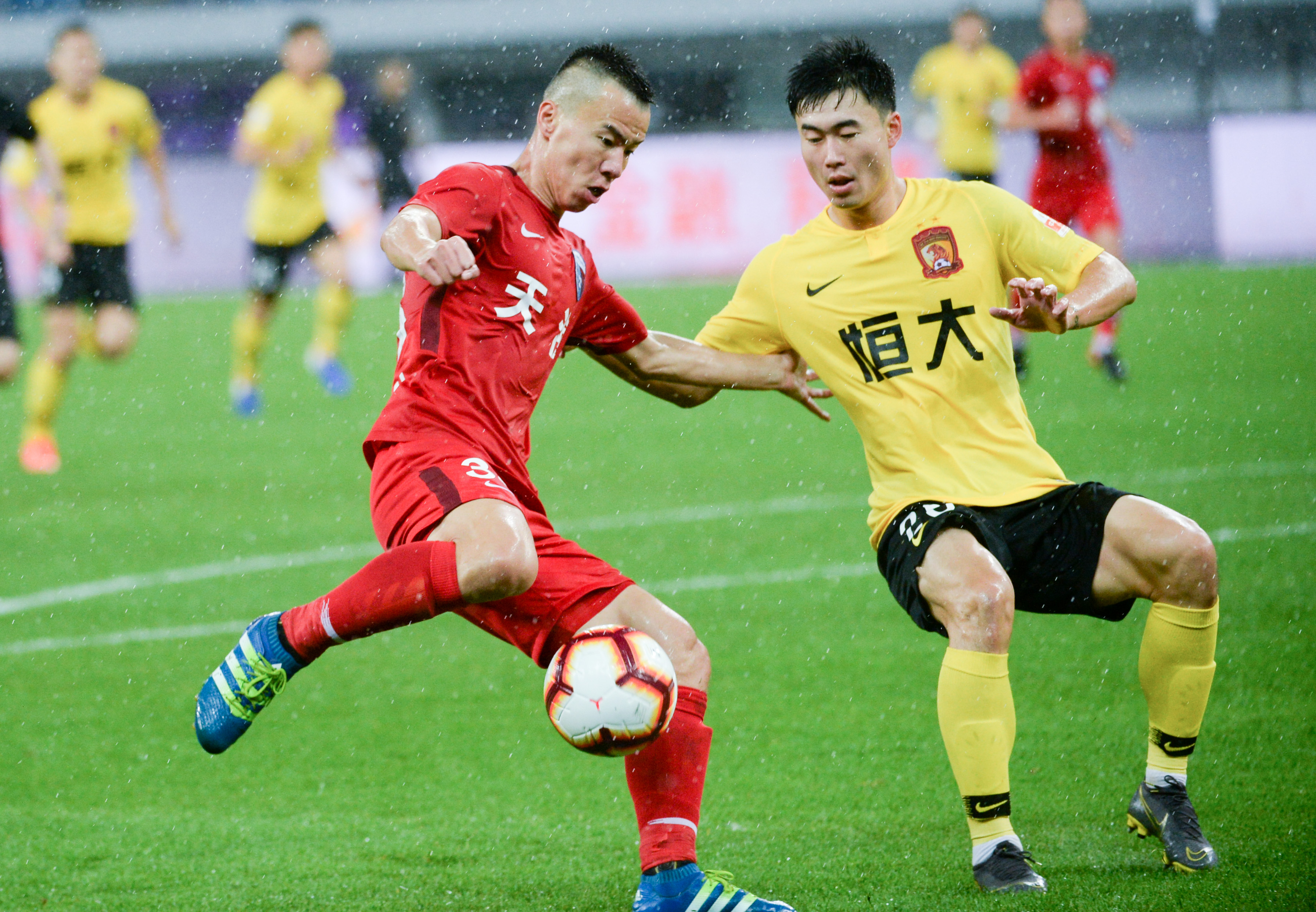 齐沃：利物浦能为重要比赛调整状态；萨拉赫？他是世界级球员（齐沃：利物浦能在关键战前找回状态；萨拉赫是世界级球员）