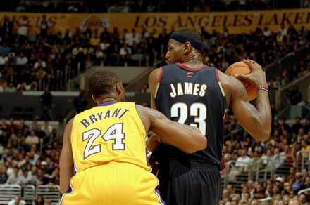 卖奖杯、卖主力、等收购，破产后的球队何去何从（从卖奖杯到甩卖主力，破产后的球队路在何方）