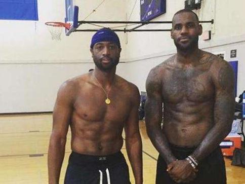 国乒8-2法国赛后爆冷！梁靖崑失守引深思！郭焱点评一针见血！（国乒8-2法国后爆出冷门：梁靖崑失守引发反思，郭焱点评直指要害）