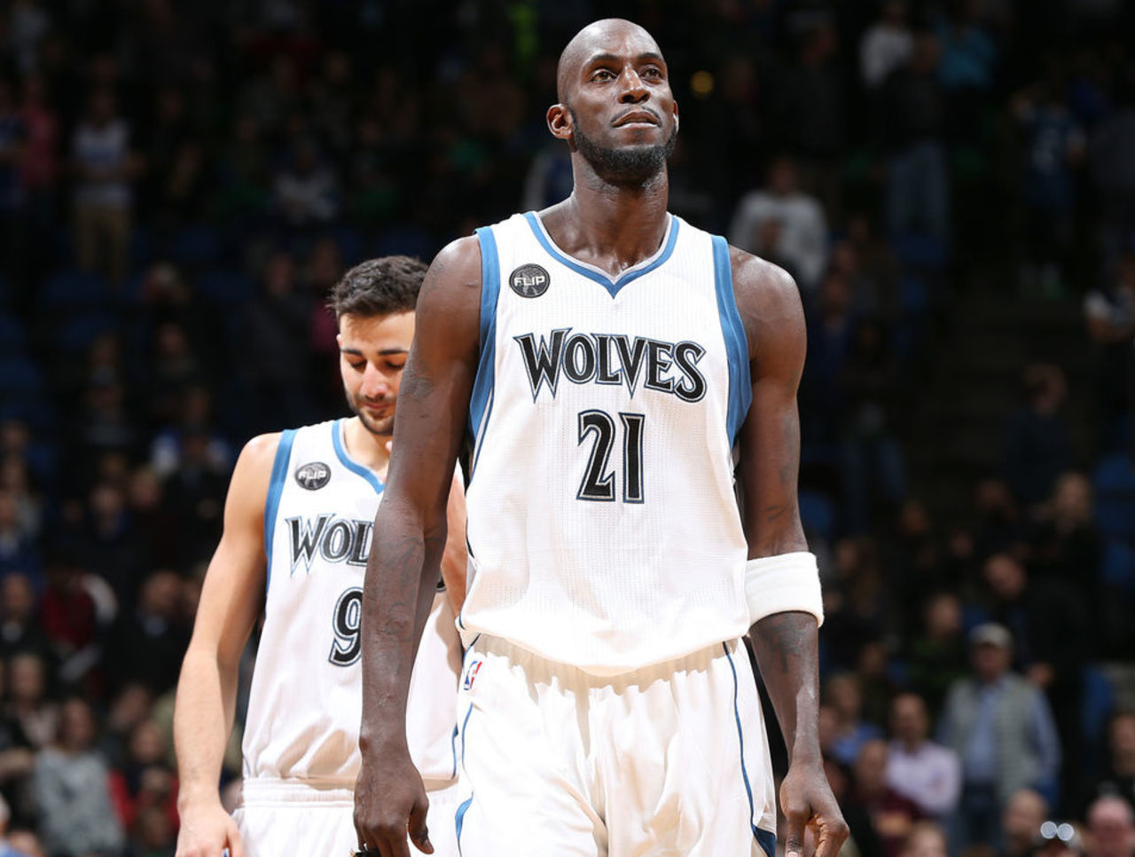 埃贝尔：萨拉赫的言论？谢天谢地这和我无关，我们有卡尔了（埃贝尔回应萨拉赫言论：幸好不关我事，我们已有卡尔）