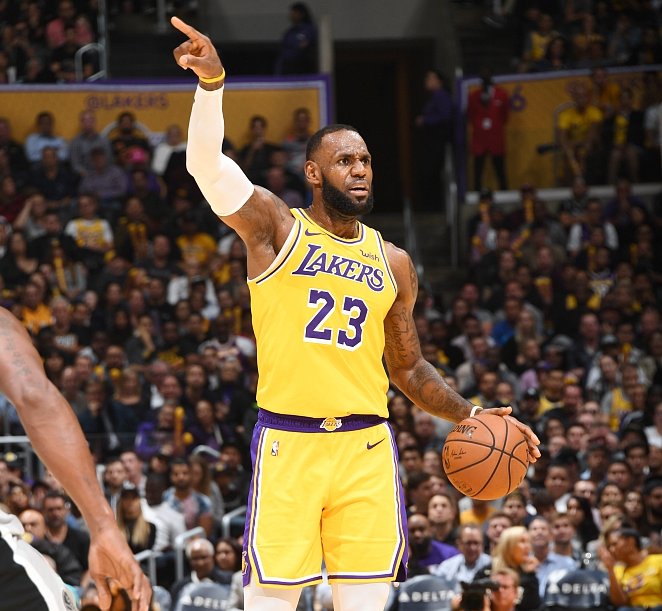 哈曼：拜仁本赛季的完美开局中，高层不是决策者而更像旁观者（哈曼：拜仁本季完美开局，管理层更像看客而非决策者）