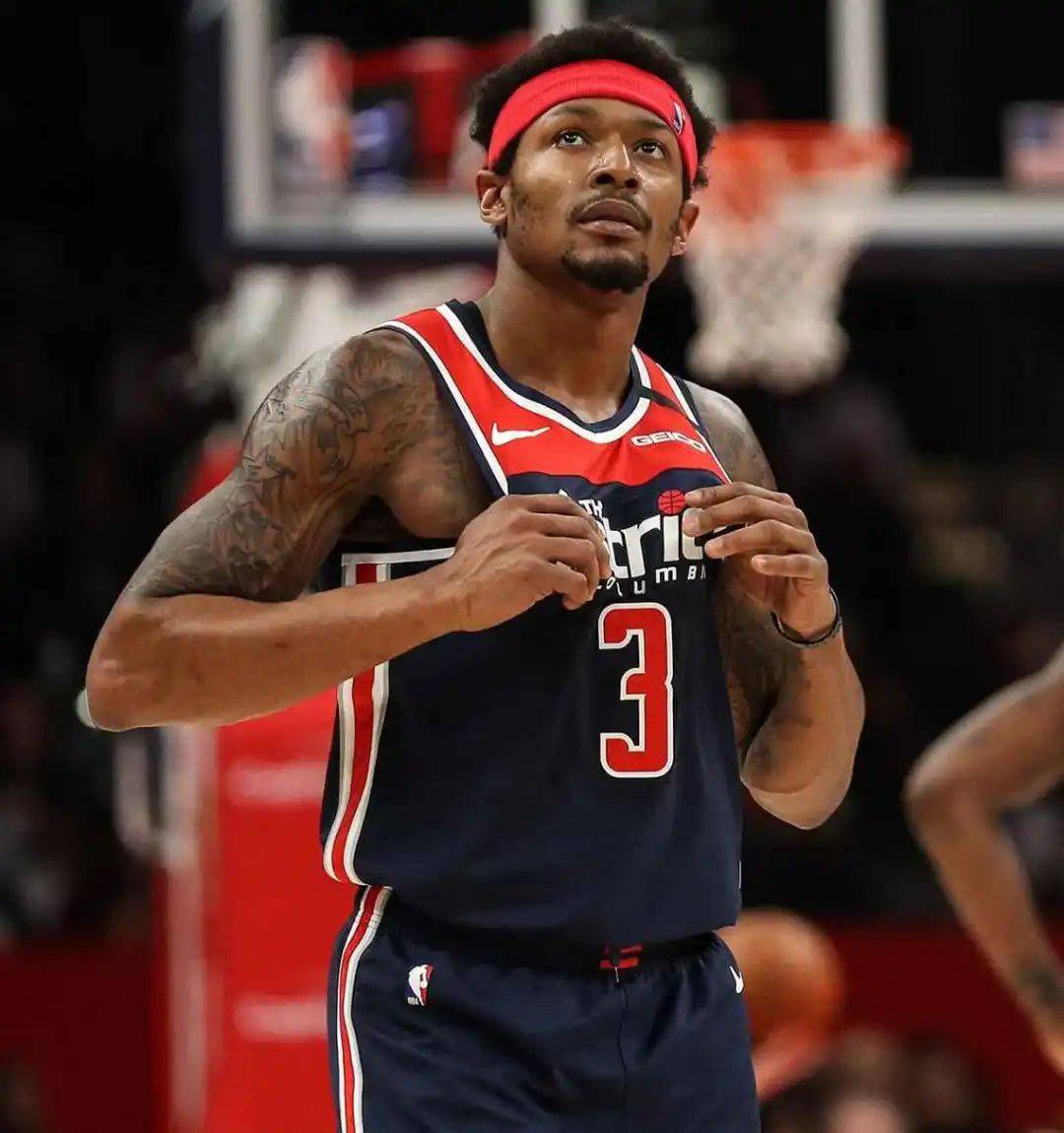 科瓦奇：丘库埃梅卡在禁区内被夸安萨拉拽？裁判应做出判罚（科瓦奇不满：夸安萨禁区内拉拽丘库埃梅卡，裁判应判罚）