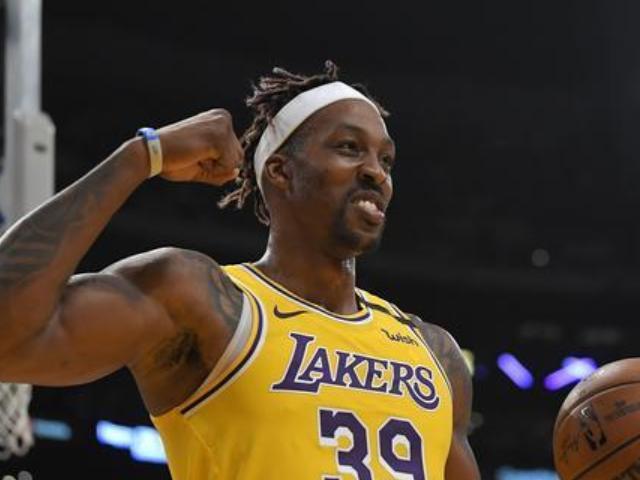 葡体中场西蒙斯：拜仁是支非常强大的球队，我们可以昂首离开（葡萄牙体育中场西蒙斯：拜仁实力强劲，我们可昂首离场）