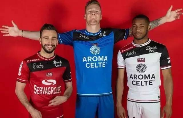 每体：拜仁巴萨有意霍村前锋阿斯拉尼，转会费不超过2500万欧（每体：拜仁与巴萨有意霍芬海姆前锋阿斯拉尼，转会费上限2500万欧）