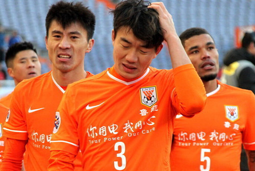 C罗打趣：詹姆斯是个好人，但我头发比他多！（C罗调侃：詹姆斯人很好，不过我头发比他多！）