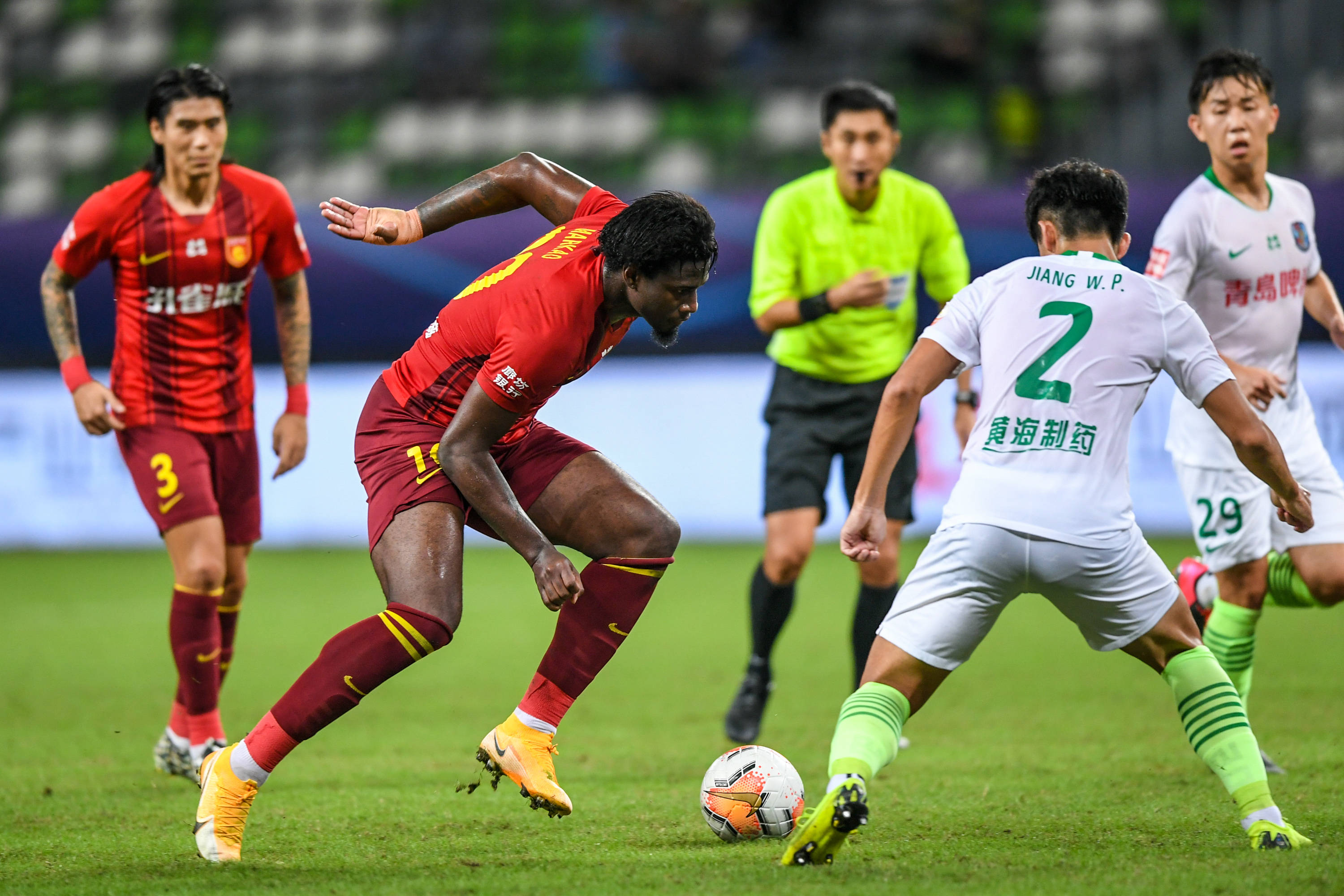 大巴黎官方：舍瓦利耶脚踝受伤接受治疗，杜埃正在恢复阶段（巴黎圣日耳曼官宣：舍瓦利耶脚踝伤已接受治疗，杜埃正处恢复期）