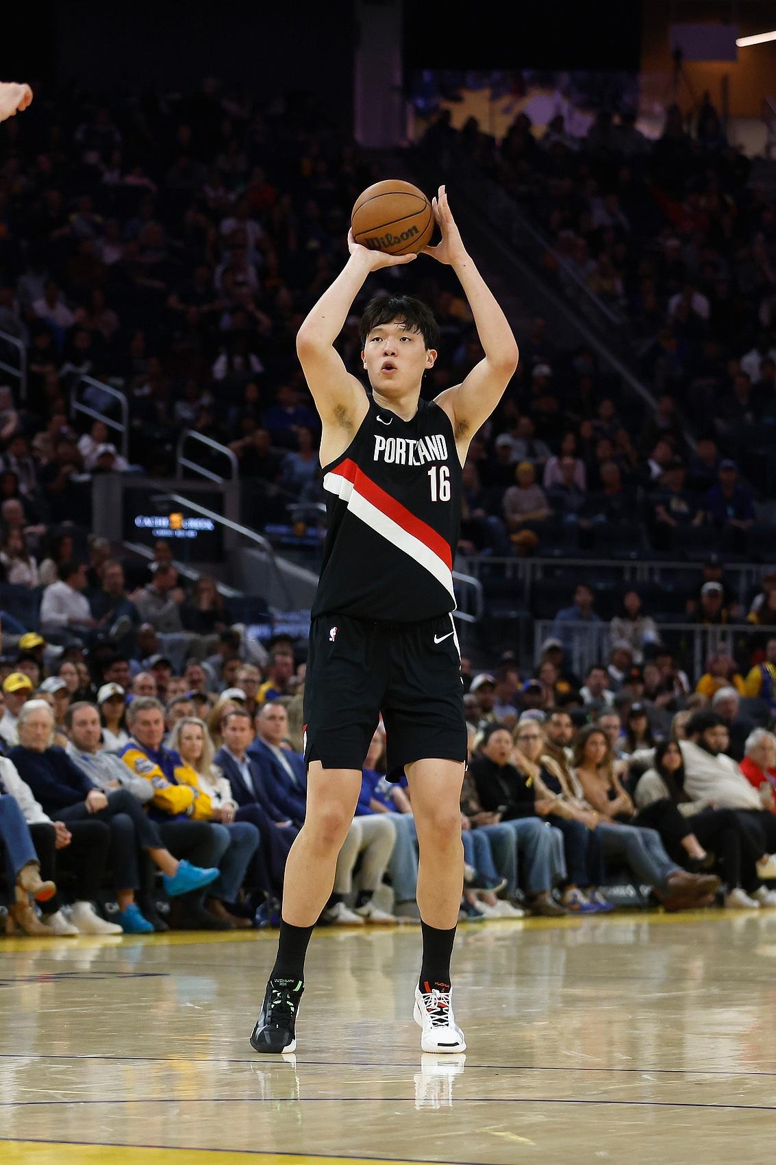 中国U17vs文莱U17：邝兆镭、万项首发，何思凡、金昱成出战（中国U17对阵文莱U17：邝兆镭、万项先发，何思凡、金昱成登场）